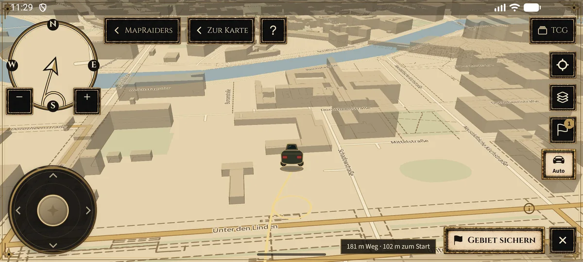 MapRaiders-App in 3D-Ansicht: Ein Auto fährt Unter den Linden in Berlin entlang, die gefahrene Strecke leuchtet auf der Karte, unten links der Joystick